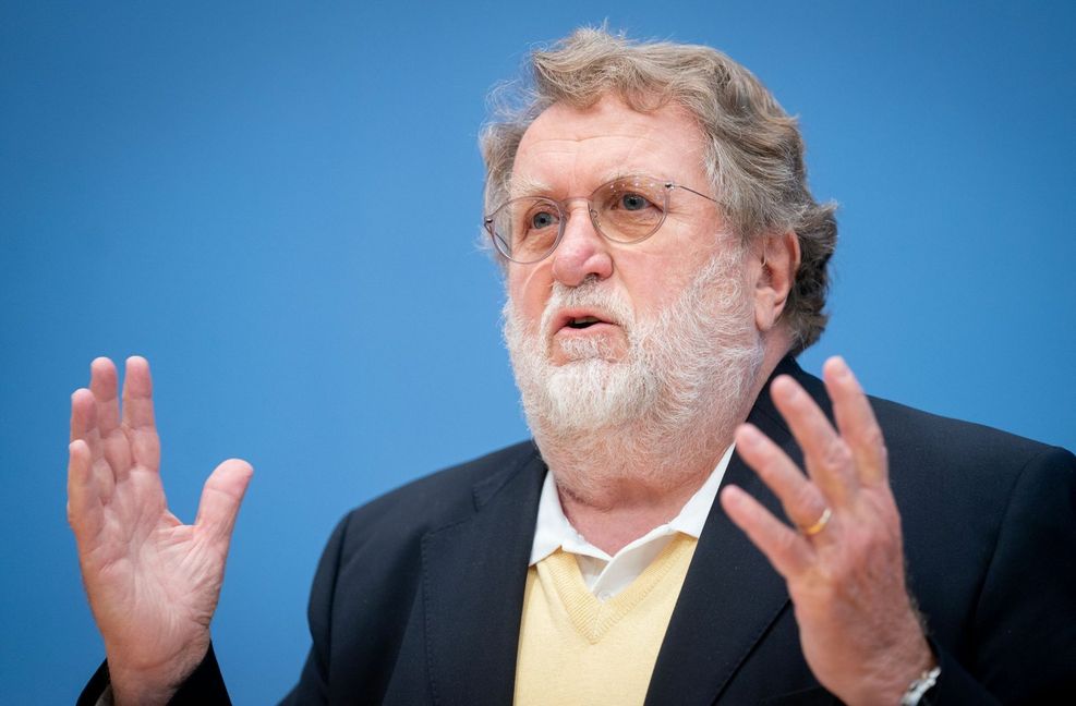 Stiko-Chef Thomas Mertens warnt vor zu schnellen Entscheidungen.
 Foto: dpa/Kay Nietfeld