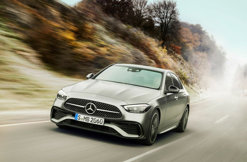 Sportlich – aber ohne Mercedes-Stern auf der Haube: Die neue C-Klasse. Foto: http://media.daimler.com