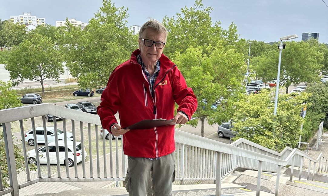 Hinsichtlich der Barrierefreiheit kritisierten die beiden Vertreter des ACE Gerhard Ruoff (Foto) und Elias Schempf das schwere Erreichen des gegenüberliegenden Bahnsteiges  am Goldberg.   Bild: ACE