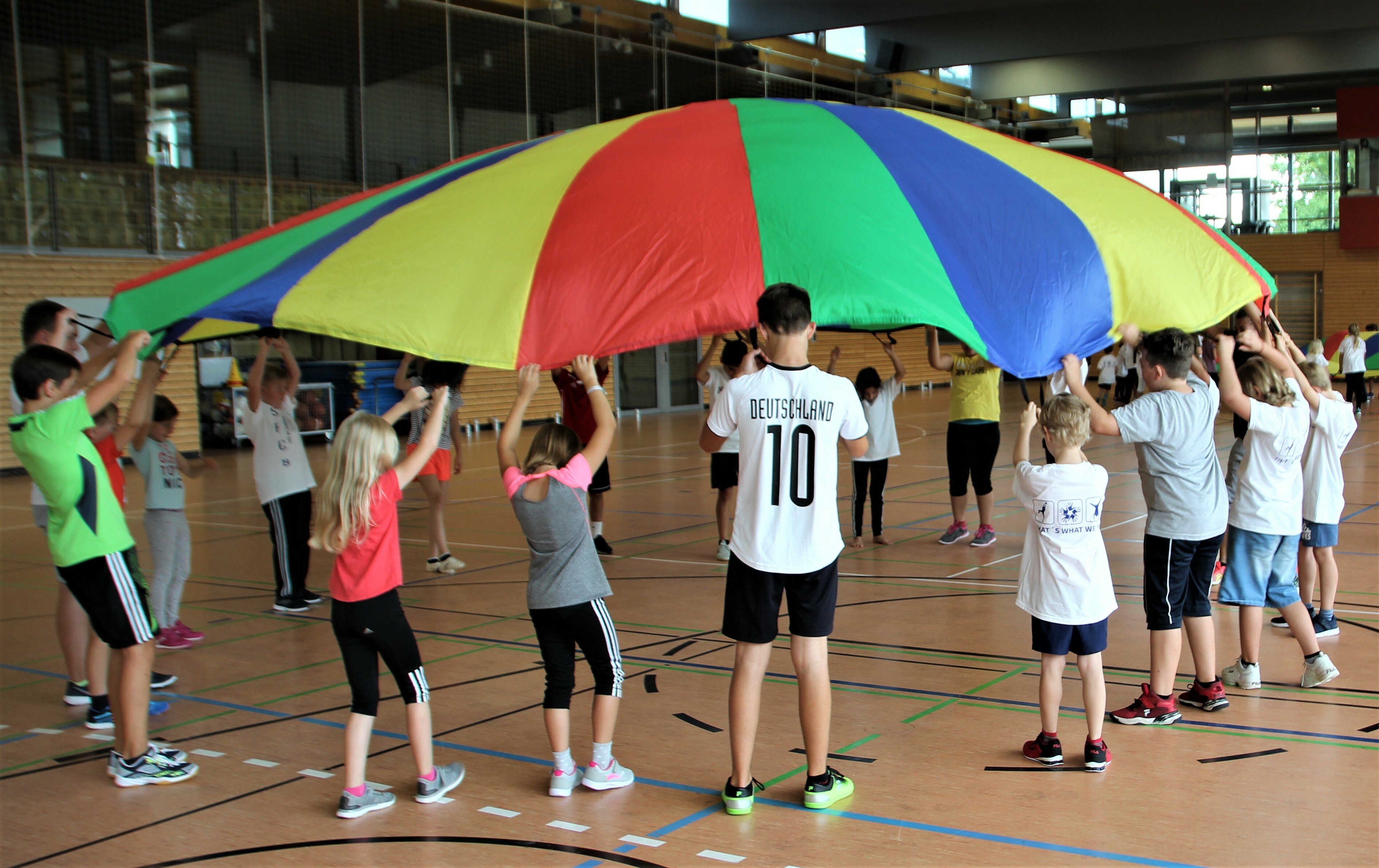 Beim Sport- und Freizeitcamp in Weil im Schönbuch haben die Kinder viel Spaß, und abends fallen sie müde ins Bett.           Bild: Denner