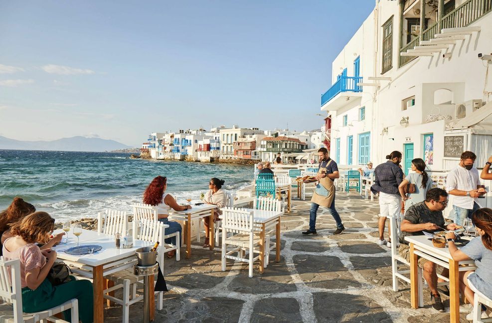 In der griechischen Gastronomie werden Mitarbeiter knapp.  Foto: imago/robertharding