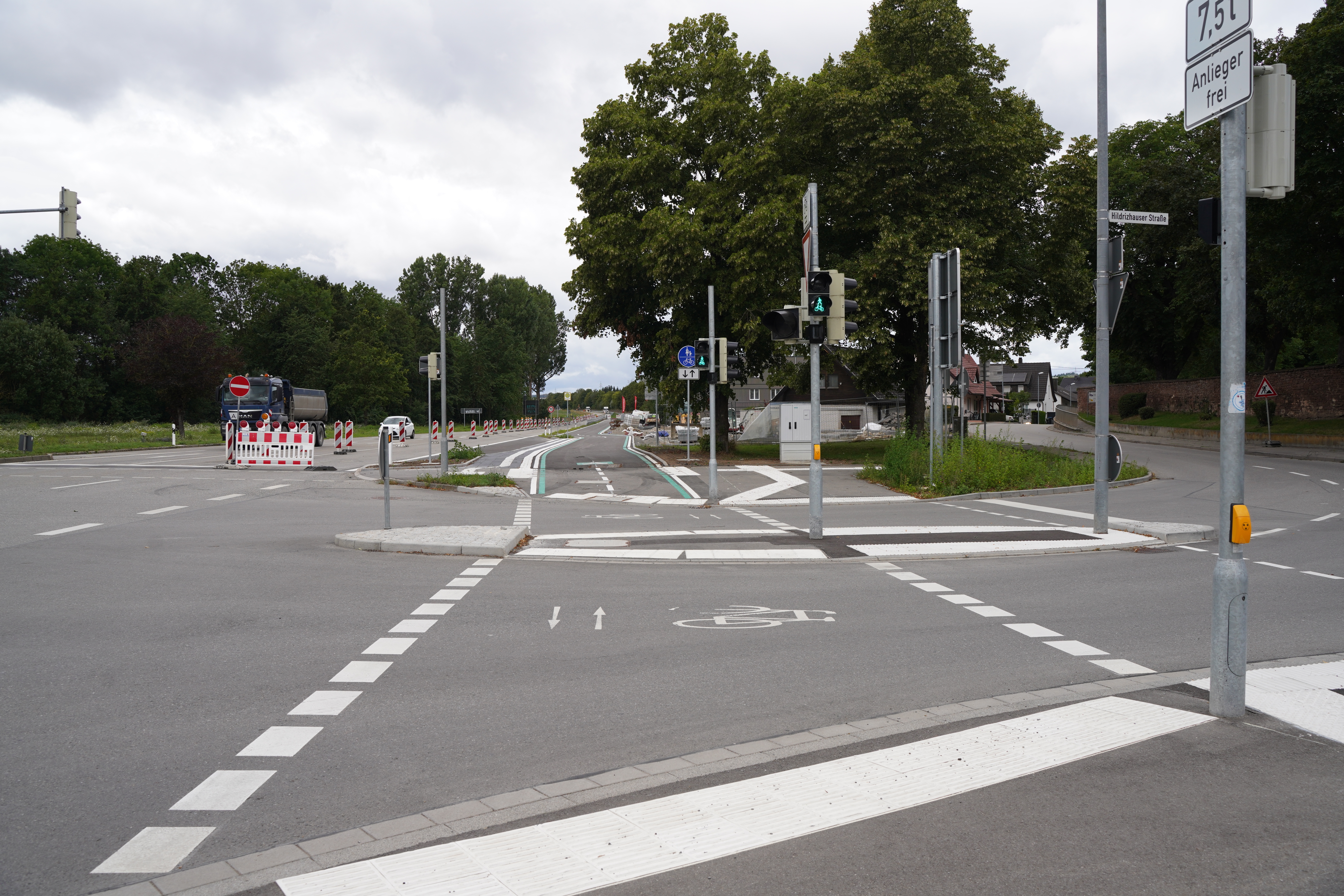Für Radler heißt es jetzt freie Fahrt bei Ehningen. Dieses Teilstück des Radschnellwecgs war schneller fertig als gedacht. Bild: Dettenmeyer