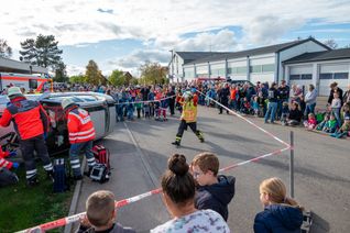 Großes Interesse an der Hauptübung von Feuerwehr und DRK in Holzgerlingen. Bild: Nüßle