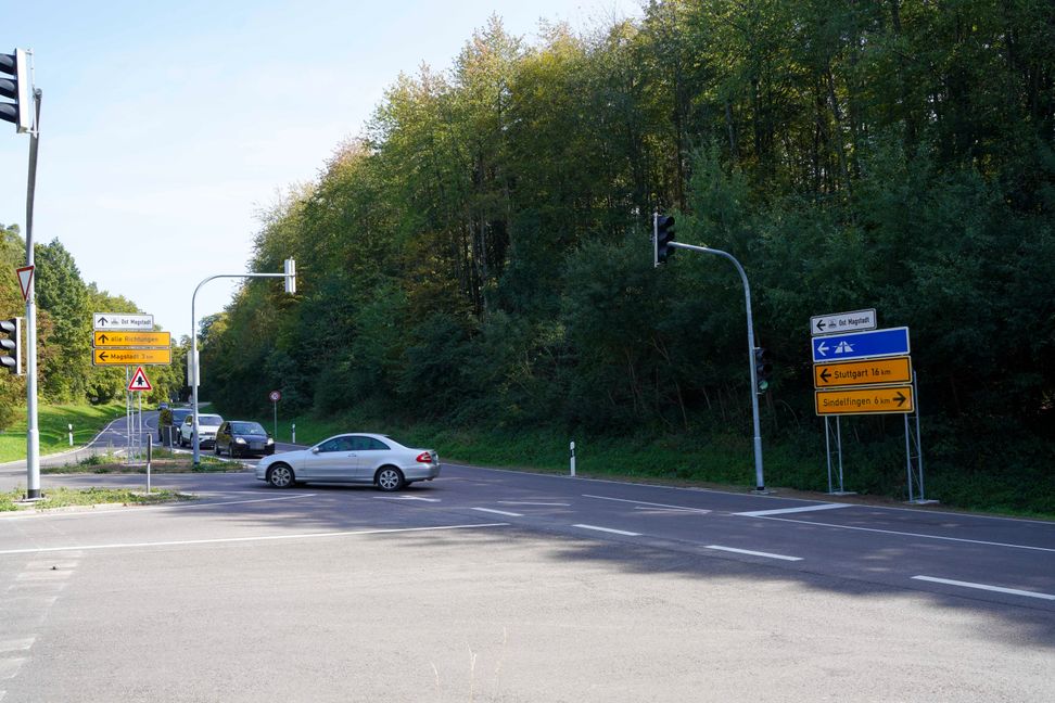 Verwirrend für Verkehrsteilnehmer: Die Ampelregelung zwischen Maichingen und Magstadt. Bild: Dettenmeyer