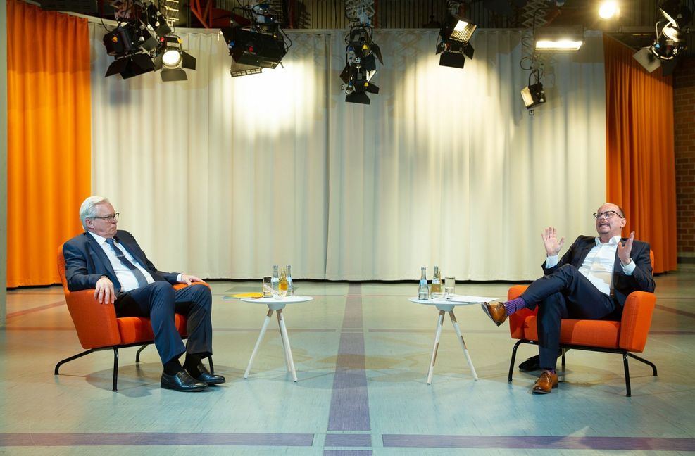 Bernd Gögel (links) und Rüdiger Maier im Gespräch. Foto: Lichtgut/Leif Piechowski