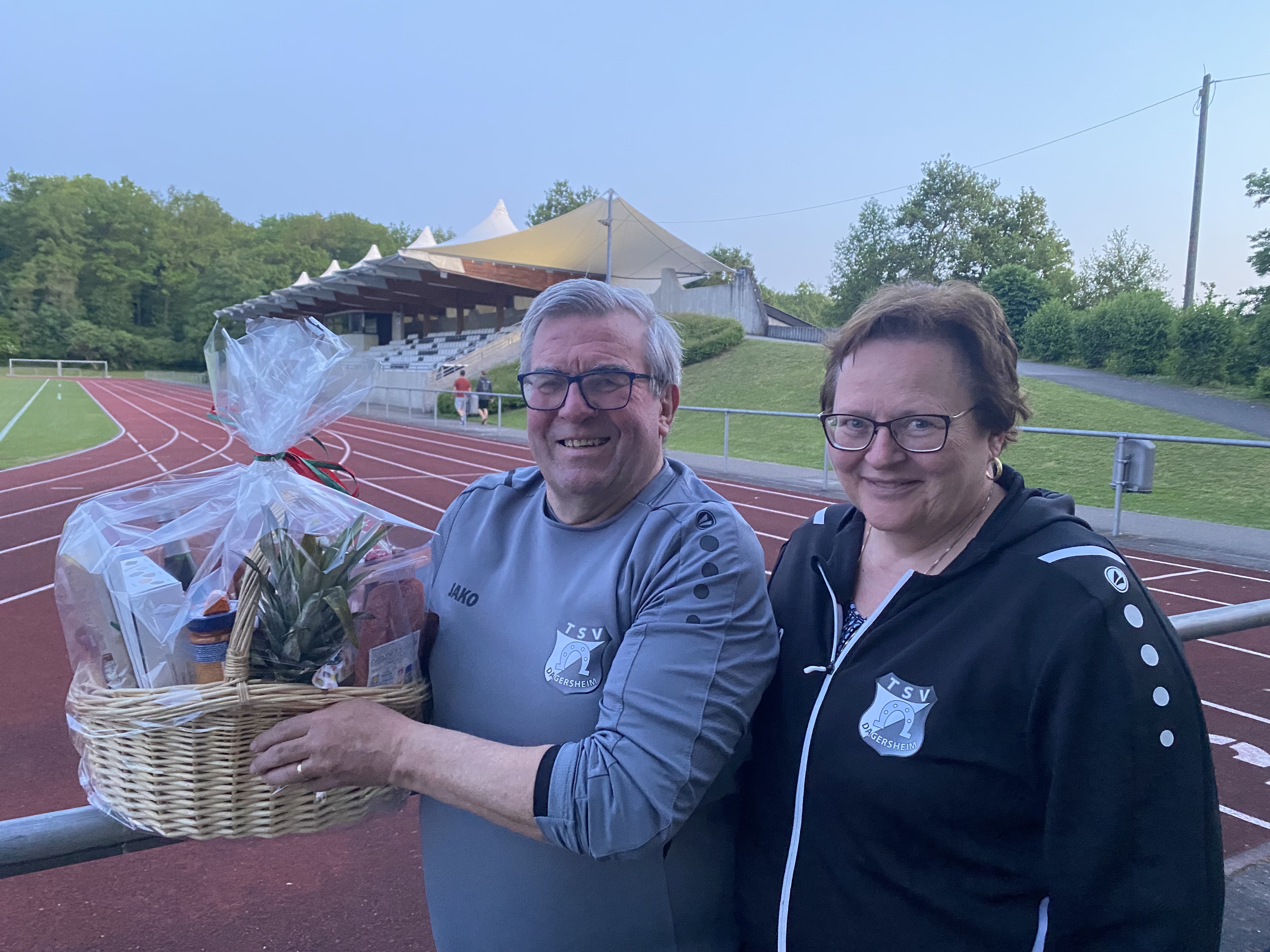 Alfred Mornhinweg und seine Ehefrau Solveigh: Der TSV Dagersheim sagt Dankeschön. Bild: z