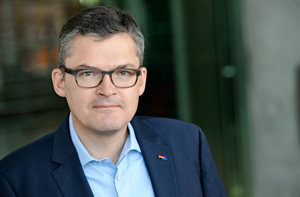 Roderich Kiesewetter ist der neue Vorsitzende des Parlamentarischen Kontrollgremiums zur Aufsicht der deutschen Geheimdienste. 


Foto:Bundestag/Stella von Saldern