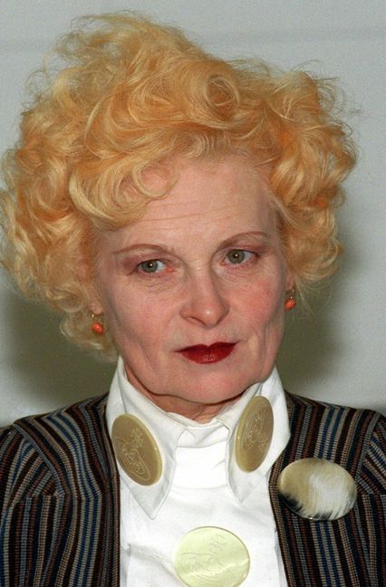 Elegant In den siebziger Jahren war Vivienne Westwood Teil der Londoner Punkbewegung. Später begann sie, auch auf klassische Eleganz  zu setzen – wie auf diesem Foto aus dem Jahr 1998. Foto: dpa/Hubert Link