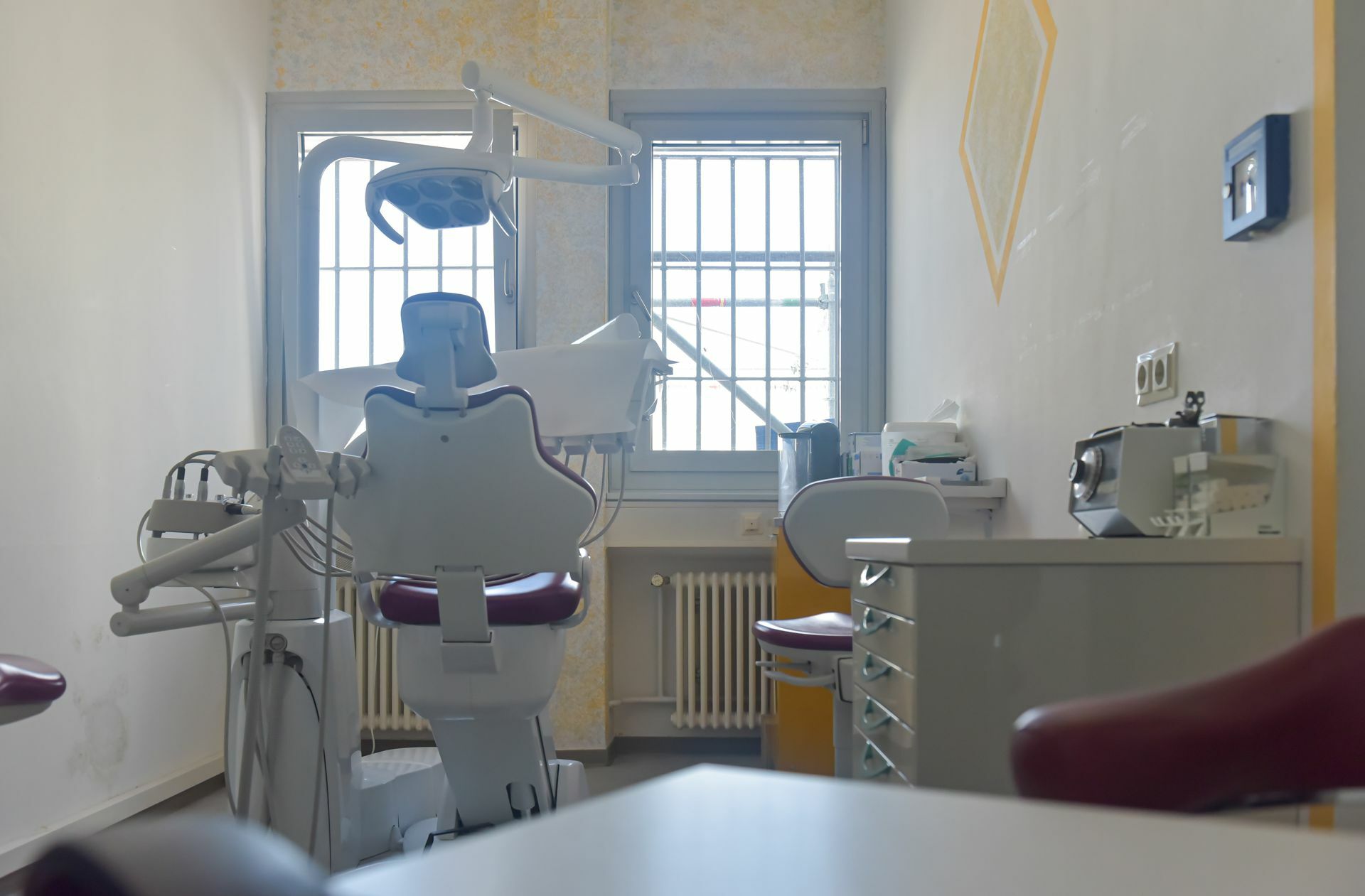 Arbeitsplatz für einen Zahnarzt von außen, der in der JVA Stammheim Sprechstunden abhält