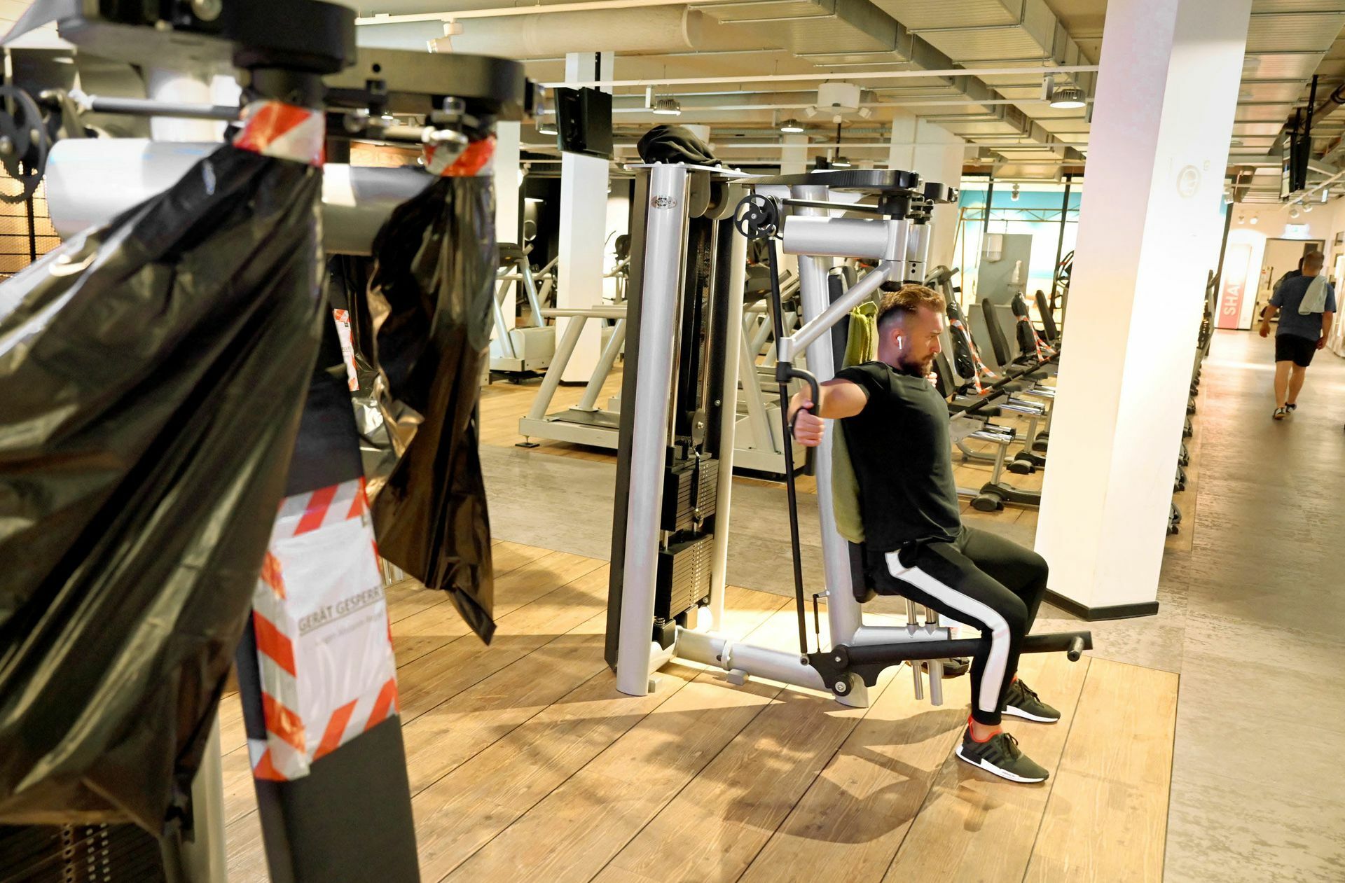 Es kann wieder trainiert werden, hier in einem Stuttgarter Studio – doch von Normalität ist die Fitnessbranche weit entfernt.
 Foto: dpa/Bernd Weißbrod