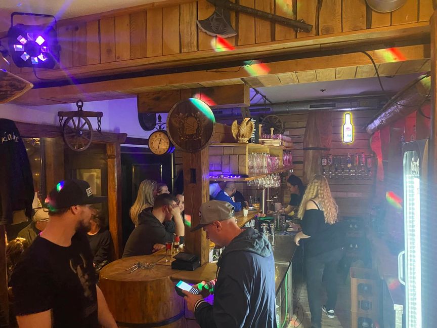 Zahlreiche Gäste kamen am 16. April zur Eröffnung der neuen Bar Vikingz. Bild: Vikingz