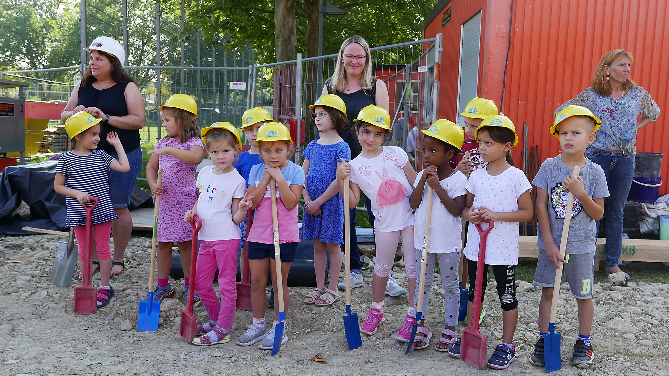 Es bedarf noch weiterer Spatenstiche für Kindertagesstätten in Böblingen, wie hier vor zehn Monaten in der Breslauer Straße, um das Defizit auszugleichen. Bild: Jung