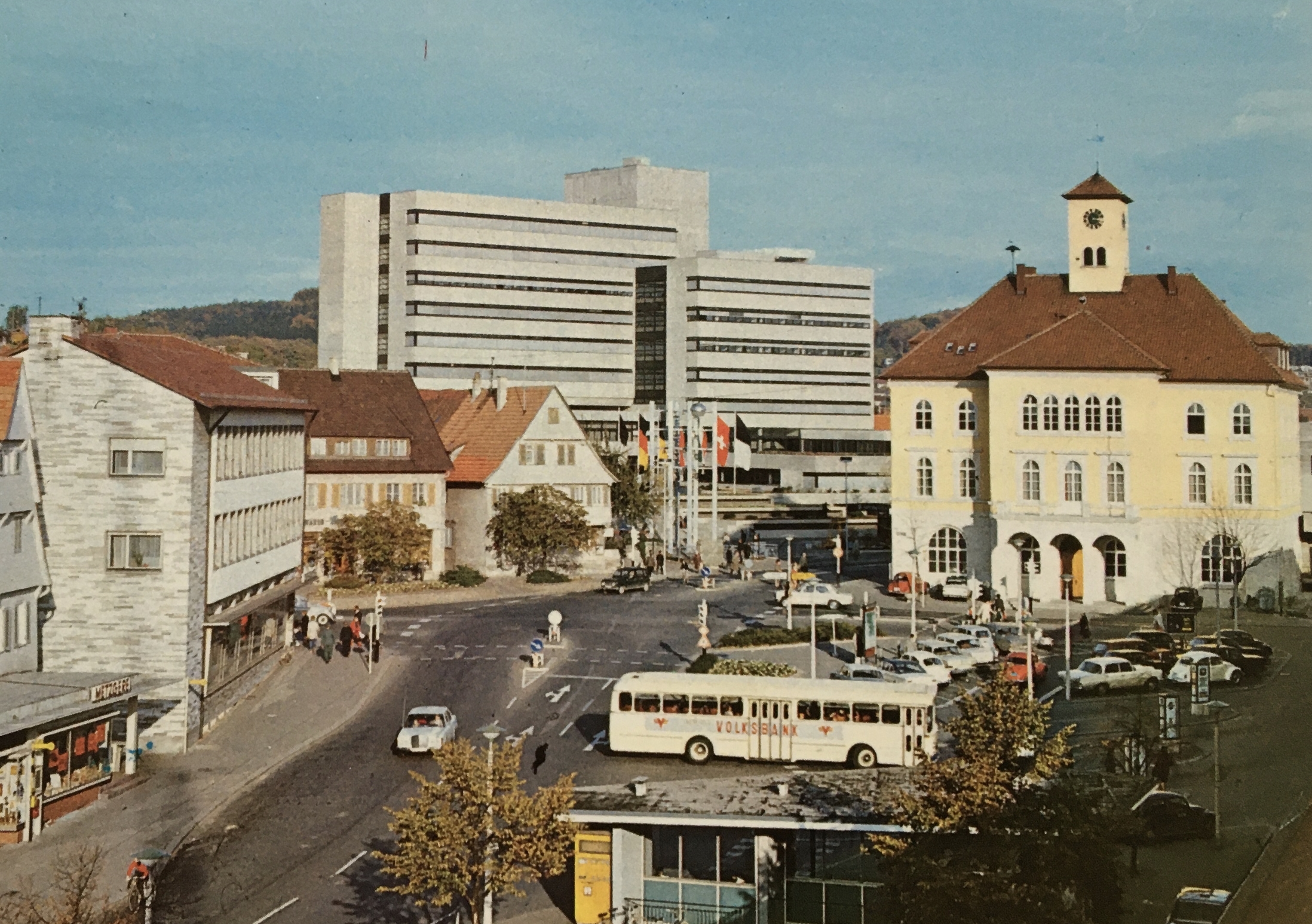 Der Rathausplatz mit Busbahnhof in den 1970er Jahren.  Bild: Archiv Auer/Bausch