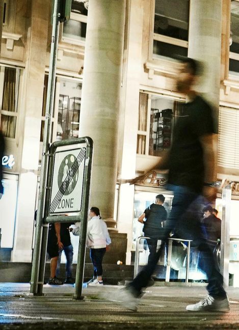 Königsbau am Schlossplatz bei Nacht