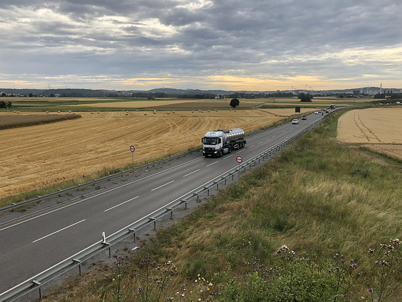Die Flächen links und rechts der B 464 zwischen Dagersheim und Renningen wurden neu geordnet. In diesen Tagen können die Landwirte den Großteil der ihnen zugewiesenen Flächen in Besitz nehmen. Bild: z