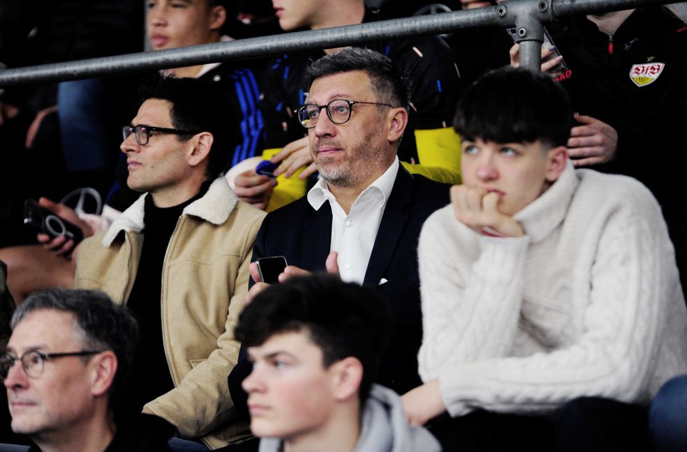 VfB-Präsident Claus Vogt auf der Tribüne vom Sindelfinger Glaspalast. Bild: photostampe