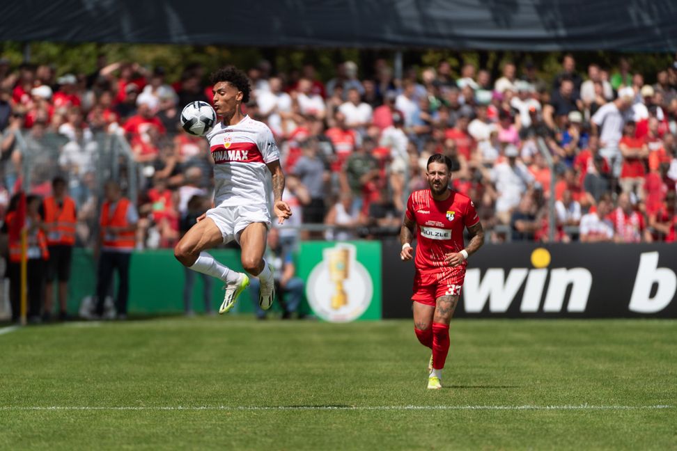VfB-Profi Enzo Millot zeigte bis zu seiner Auswechslung gegen die TSG Balingen eine starke Leistung. Bild: Eibner-Pressefoto/Wolfgang Frank