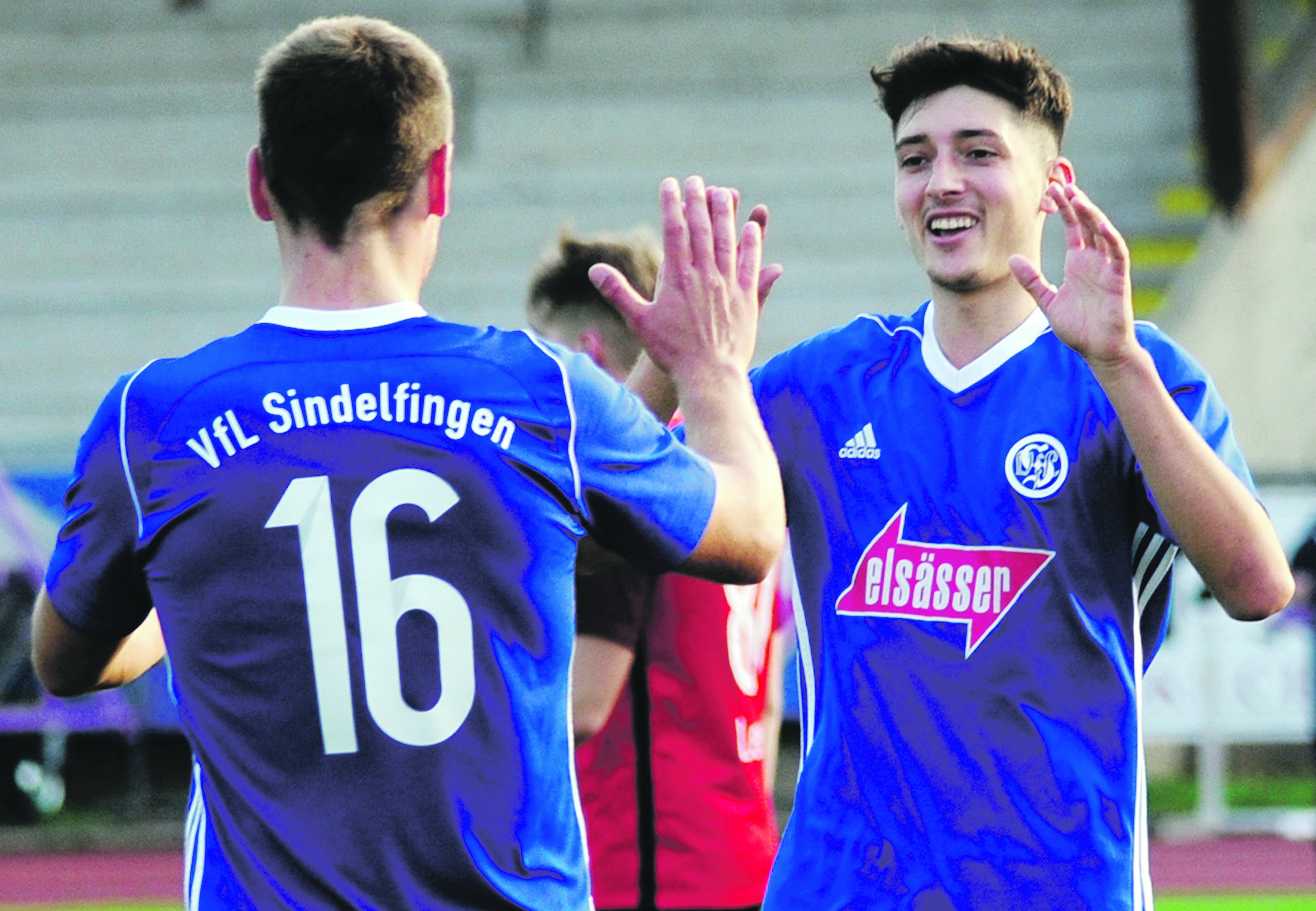 Oliver Glotzmann (links) und Armin Zukic steuerten je einen Treffer zum Sindelfinger Sieg bei. Bild: automotorart/A