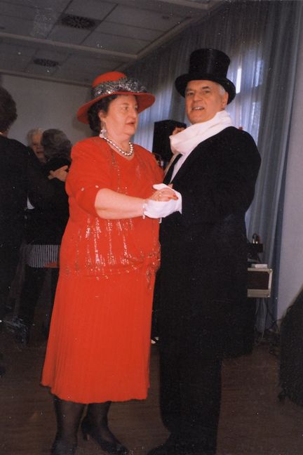 Lothar Jahns mit seiner Lebensgefährtin Hermine Richter, geborene Schmid, der er versprochen habe, auch weiterhin spendenfreudig zu bleiben. Bild: z