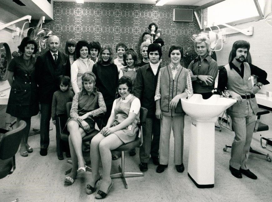 Therese und Otzto Braun (links) mit dem Mitarbeiter-team in dn 1970er-Jahren. Bild: z