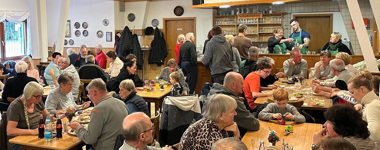 Die Tische im Vereinsheim waren am Wochenende stets gut gefüllt. Bild: z