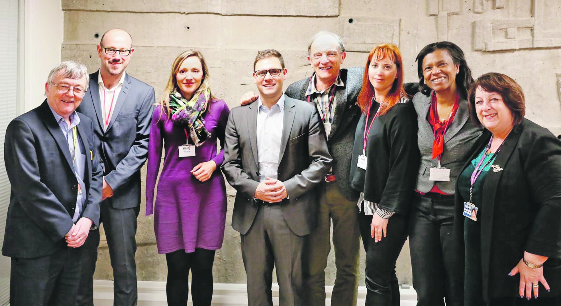 Kommunalpolitiker aus Böblingen und Glenrothes im Gespräch (von links): David Alexander (Co-Leader of the Council), Manuel Böhler, Jasmina Hostert, Florian Wahl, John Vaughan, Berit Erlbacher, Vanda Zeschick, Linda Erskine (Deputy Co-Leader of the Council). – z –