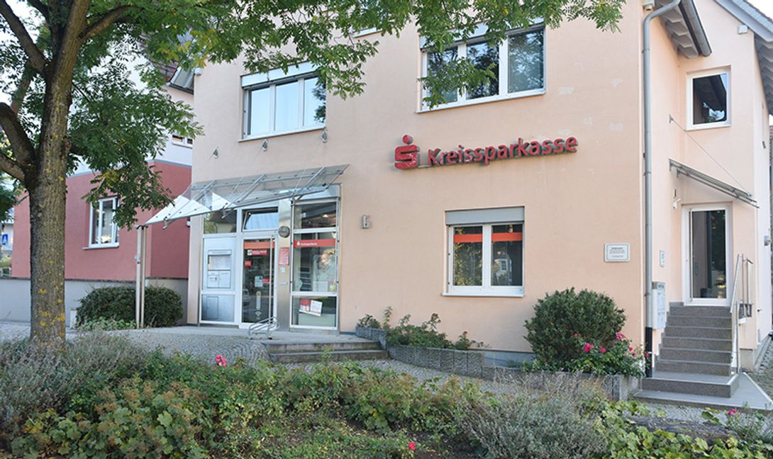 Auch die Darmsheimer Ortschaftsräte waren schon letztes Jahr nicht amüsiert über die Nachricht, dass die Filiale der Kreissparkasse geschlossen wird.  Doch nun nicht erst zum Jahresende 2022, sondern schon zum 2. September.            Bild: Reichert/A