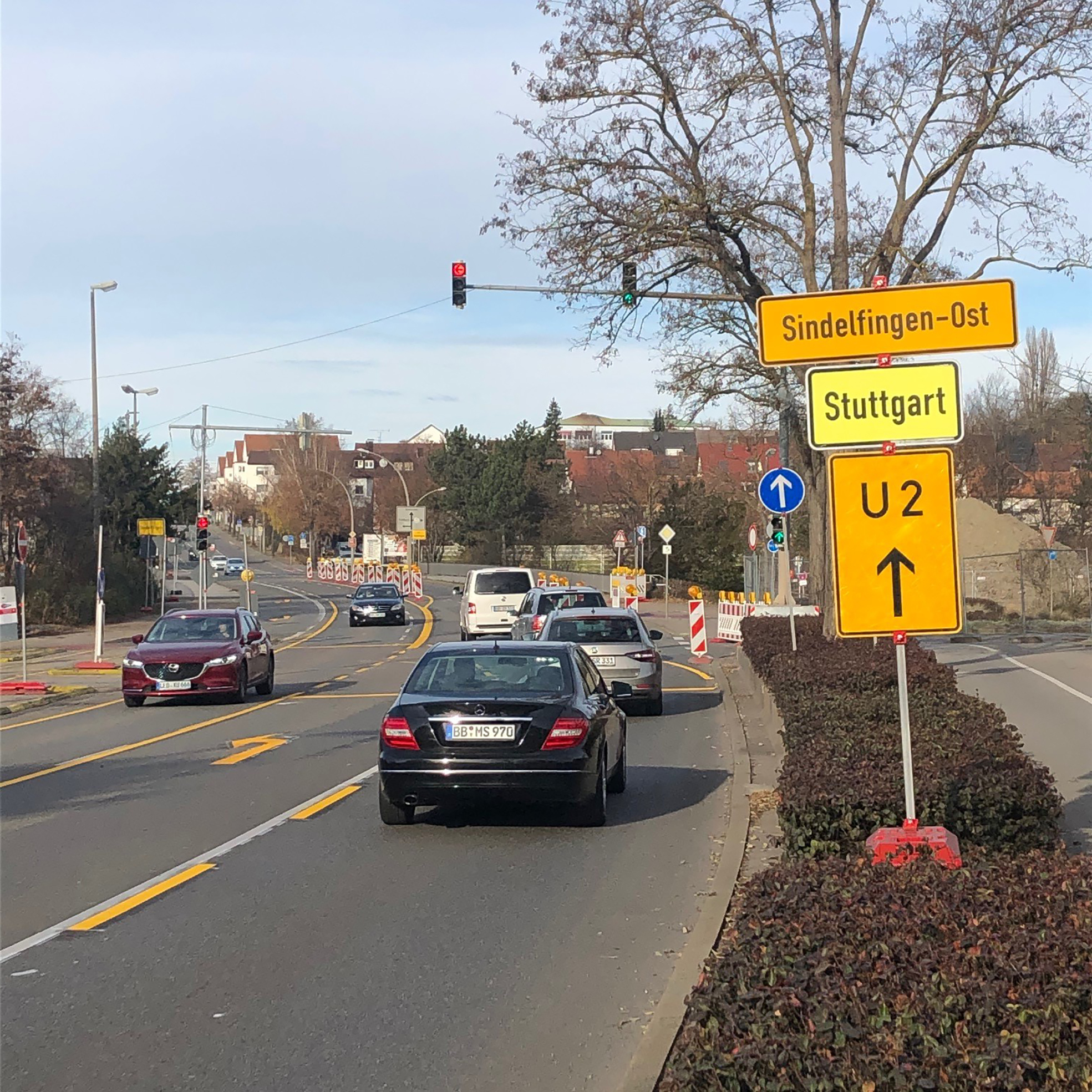 Von Böblingen kommend muss man jetzt links abbiegen auf die Leibniszstraße. Bild: Haar