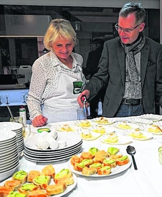 Köchin Irene Maczurek war in der Küchen-Möbel-Schreinerei Steinle zu Gast.