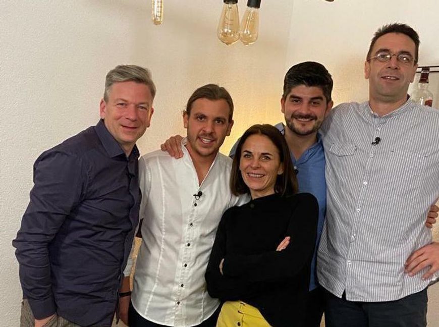 Nette Runde: Nicolai Stickel aus Stuttgart, Michael Wichterich aus Gärtringen, Géraldine Kuhn, Martin Krämer aus Korb und Kai-Uwe Franck aus Waiblingen.Bild: z
