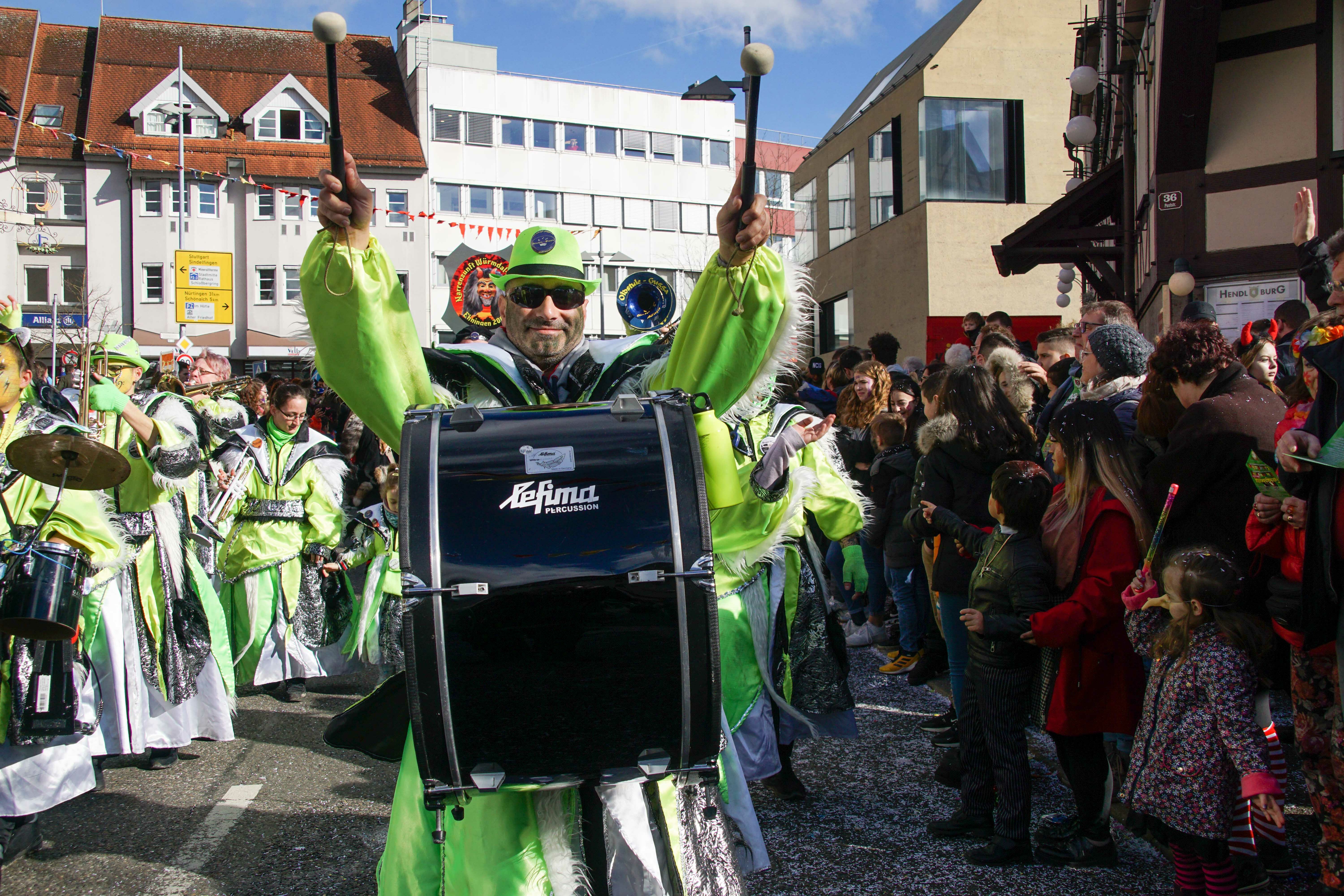 Veranstalter Grün-Weiß Böblingen gab den Takt vor und brachte mit dem Umzug wieder einmal jede Menge Leben in die Innenstadt.
