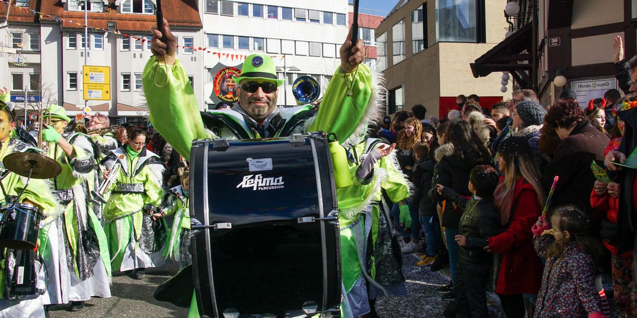 Veranstalter Grün-Weiß Böblingen gab den Takt vor und brachte mit dem Umzug wieder einmal jede Menge Leben in die Innenstadt.