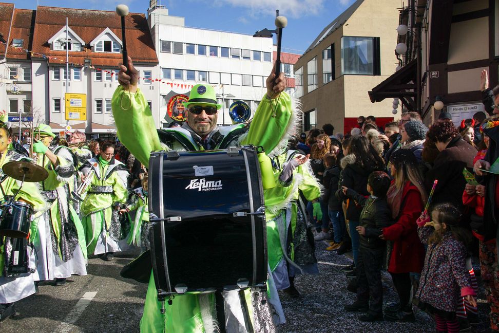 Veranstalter Grün-Weiß Böblingen gab den Takt vor und brachte mit dem Umzug wieder einmal jede Menge Leben in die Innenstadt.