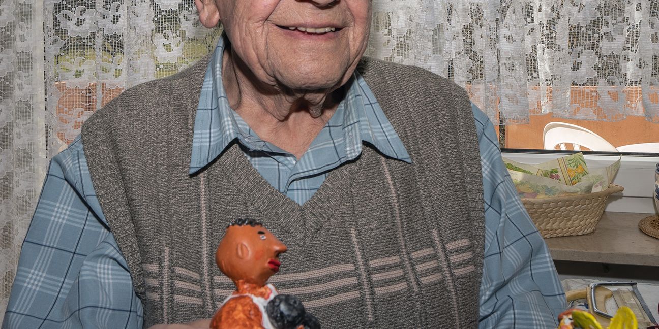 In Weil der Stadt konnte Josef Müller seinen 90. Geburtstag feiern. Er modelliert gerne Figuren aus Knetmasse.