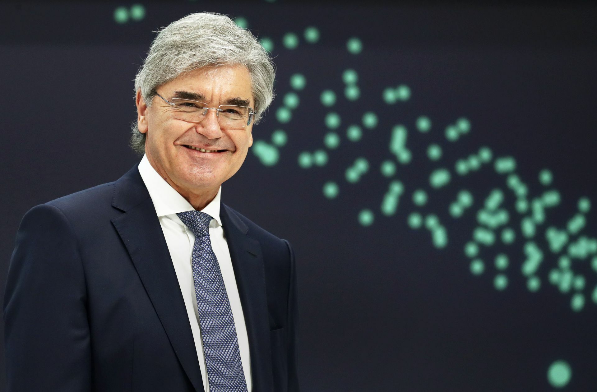 Joe Kaeser ist mittlerweile gar nicht mehr der Siemens-Chef, aber im Jahr 2020 bekam er für diesen Posten laut Rangliste der Unternehmensberatung HKP eine Vergütung in Höhe von 9,272 Millionen Euro. Damit landet er auf Rang zwei bei den Dax-Konzernen. Foto: dpa