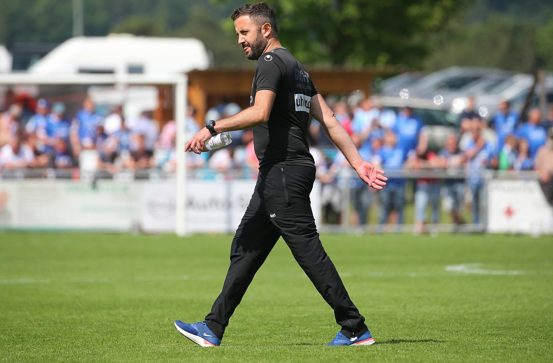 Trainer Mustafa Ünal will am Dienstag mit den Stuttgarter Kickers in Trier den letzten Schritt zum Aufstieg gehen.