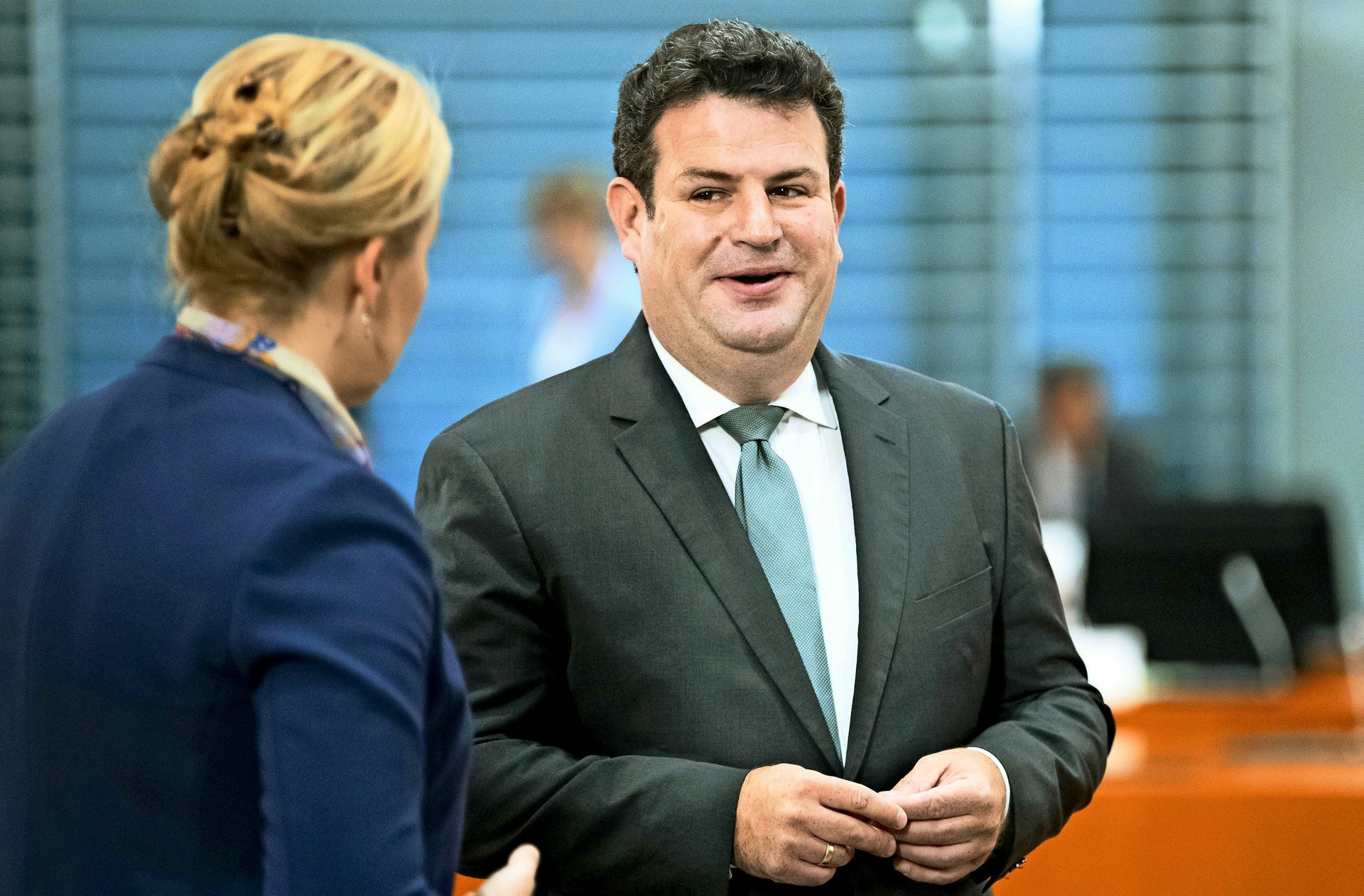 Hubertus Heil ist zufrieden, dass die   Verlängerung der Ausnahmeregeln  zur Kurzarbeit von der großen Koalition beschlossen wurden. 
Foto: dpa/Christoph Soeder