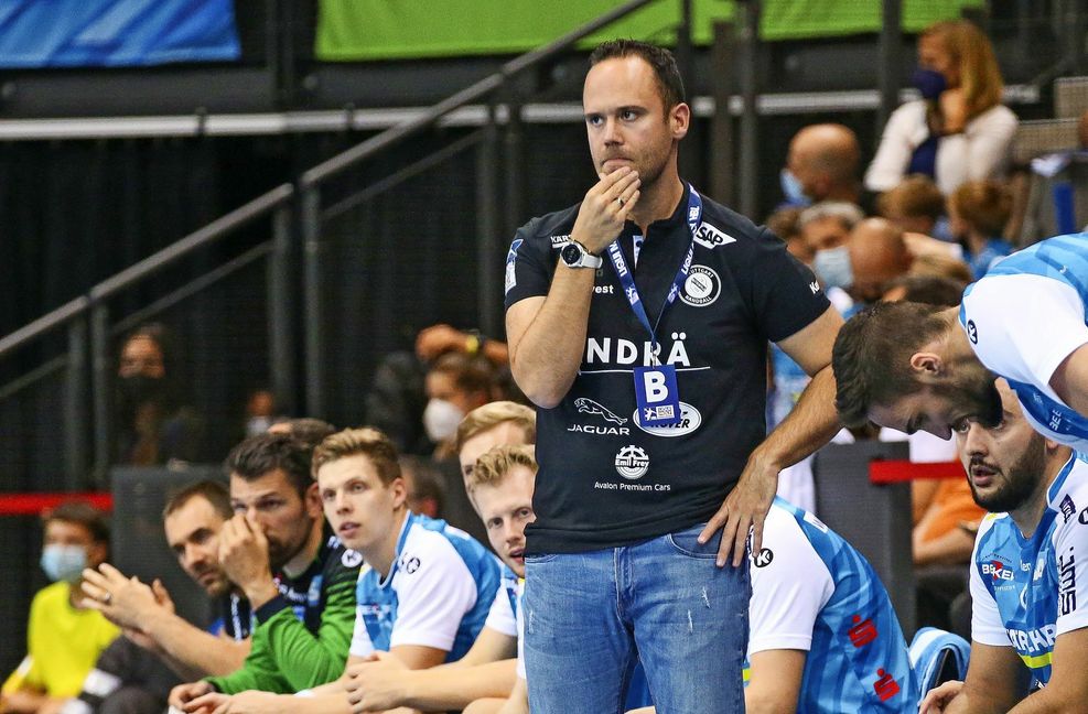 Roi Sanchez hat sich seinen Einstieg als Trainer beim TVB Stuttgart anders vorgestellt.
 Foto: Baumann/Alexander Keppler