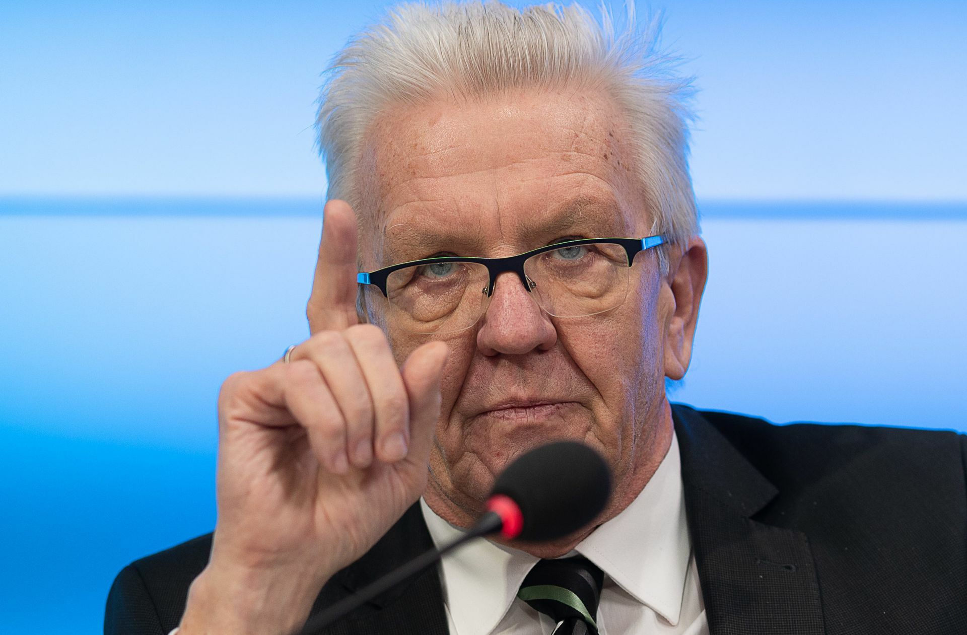 Ministerpräsident Winfried Kretschmann steht bei vielen Händlern in der Kritik. Sie fordern von ihm eine Öffnungsperspektive. Foto: dpa/Sebastian Gollnow