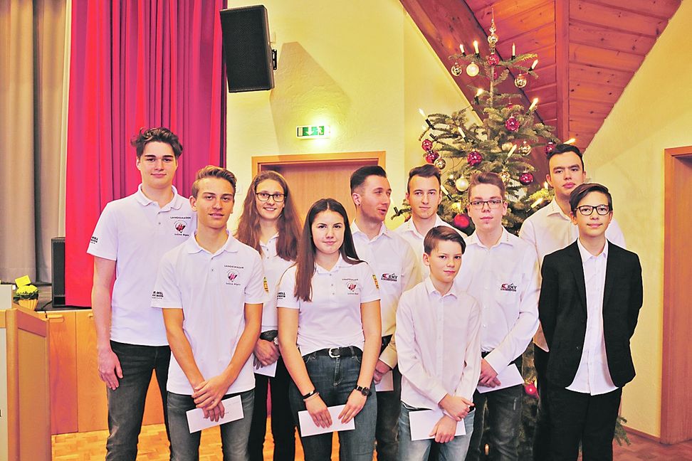 Die erfolgreichen Sportlerinnen und Sportler (von links): Alexander von Scholley, Moritz Schreiber, Laura Durst, Josefin Zaiss, Marc-Andre Hildebrand, Marcel Rühle, Lasse Hauser, Timo Meyer, Christopher Junge, Niklas Epp.  Bild: Bilaniuk