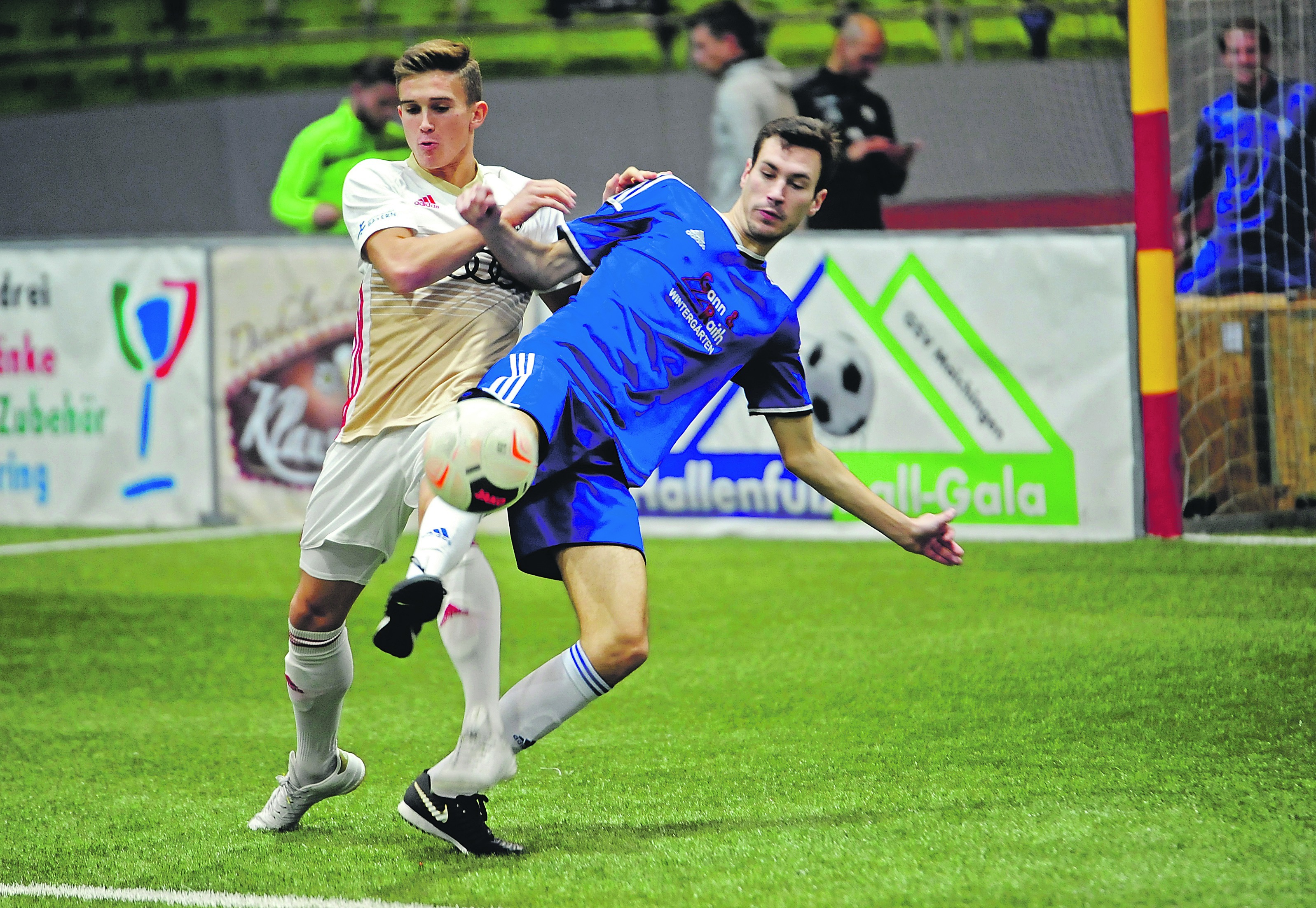 Gelungener Auftakt ins Finalwochenende: Tim Schneider (rechts) und der TV Darmsheim ringen dem Regionalligisten aus Ingolstadt ein 1:1-Remis ab. Bild: Automotorart