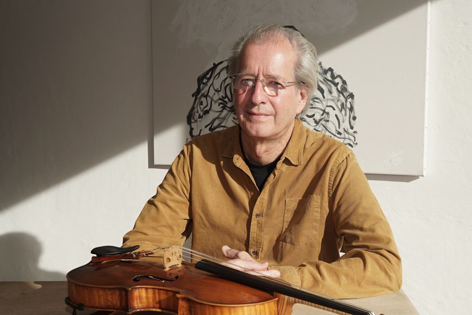 Professor Gunter Teuffel unterrichtet an der Stuttgarter Hochschule für Musik und Darstellende Kunst und war bis 2021 Solobratschist des SWR Symphonieorchesters Stuttgart. Er ist der neue Leiter der renommierten Konzertreihe an der Waldenbucher Stadtkirche St. Veit. Bild: Heiden