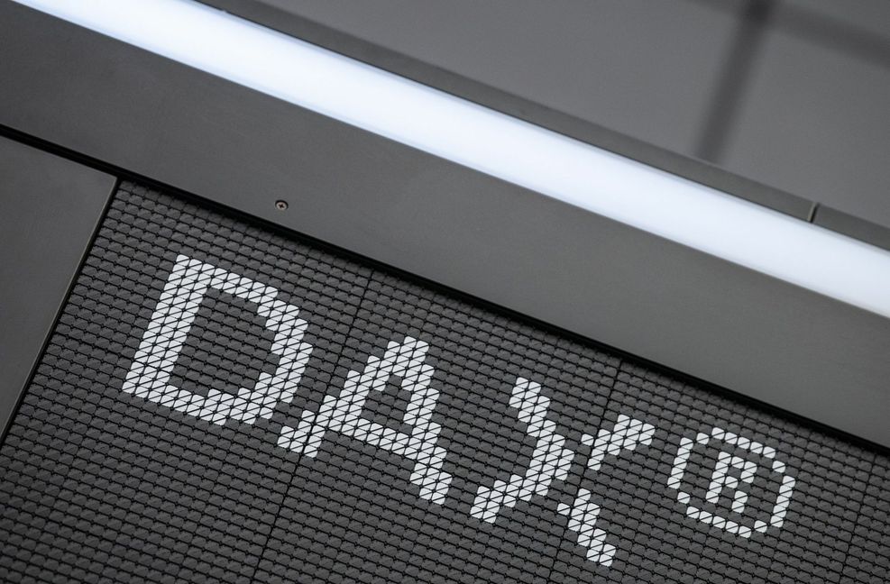 Der Deutsche Aktienindex (Dax) ist wieder unter die Marke von 14 000 Zählern gerutscht.