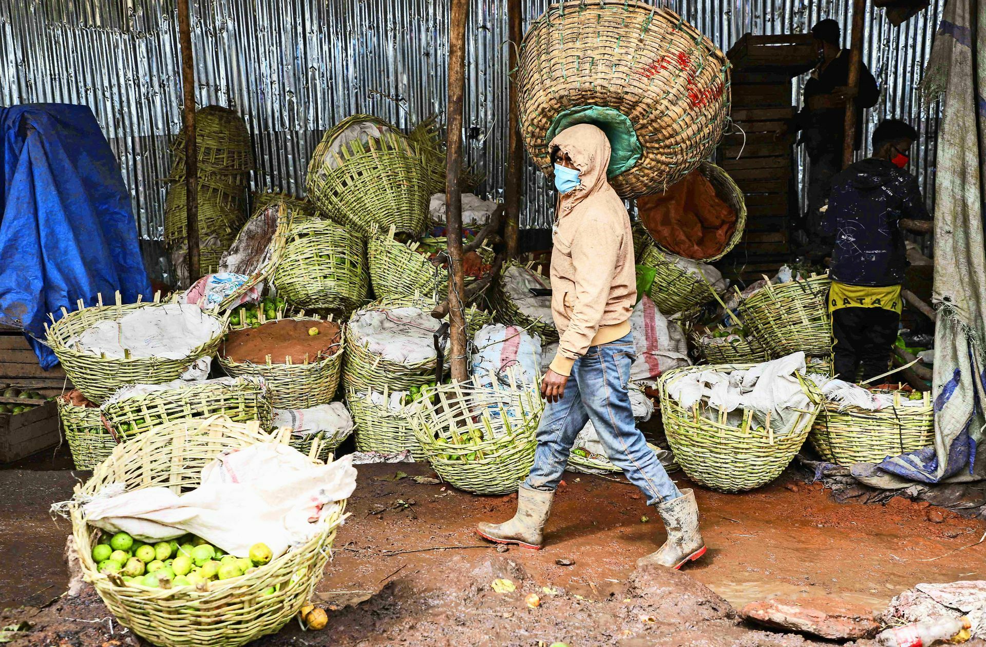 In Äthiopien – hier ein Händler in der   Hauptstadt Addis Abeba – hat man im Kampf gegen Hunger Erfolge erzielt. Jetzt drohen Rückschläge.