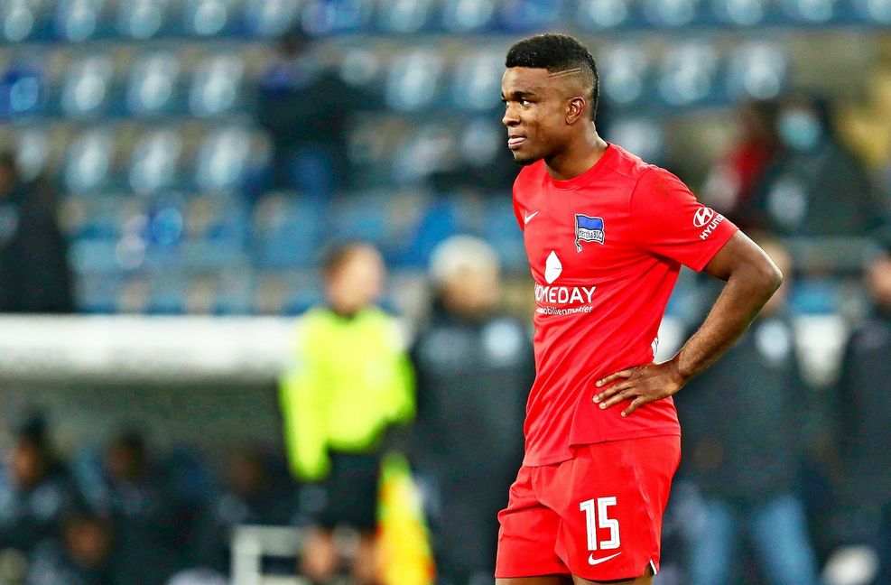 Jhon Cordoba von Hertha BSC sieht recht frisch frisiert aus – war er etwa beim Friseur? Foto: dpa
