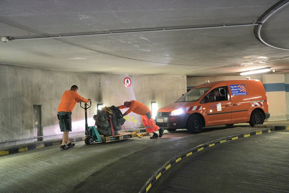 Eingelagert wird die Meteoriten-Skulptur in der Tiefgarage.     Bild: Dettenmeyer