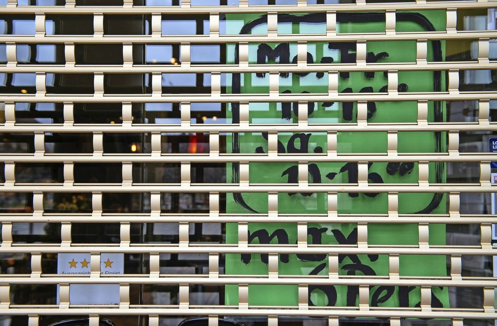 Verschlossene Türen nicht nur für Kunden: Viele Unternehmen tun sich schwer, an die für sie bestimmten Rettungsmilliarden zu gelangen. Foto: LICHTGUT/Leif Piechowski