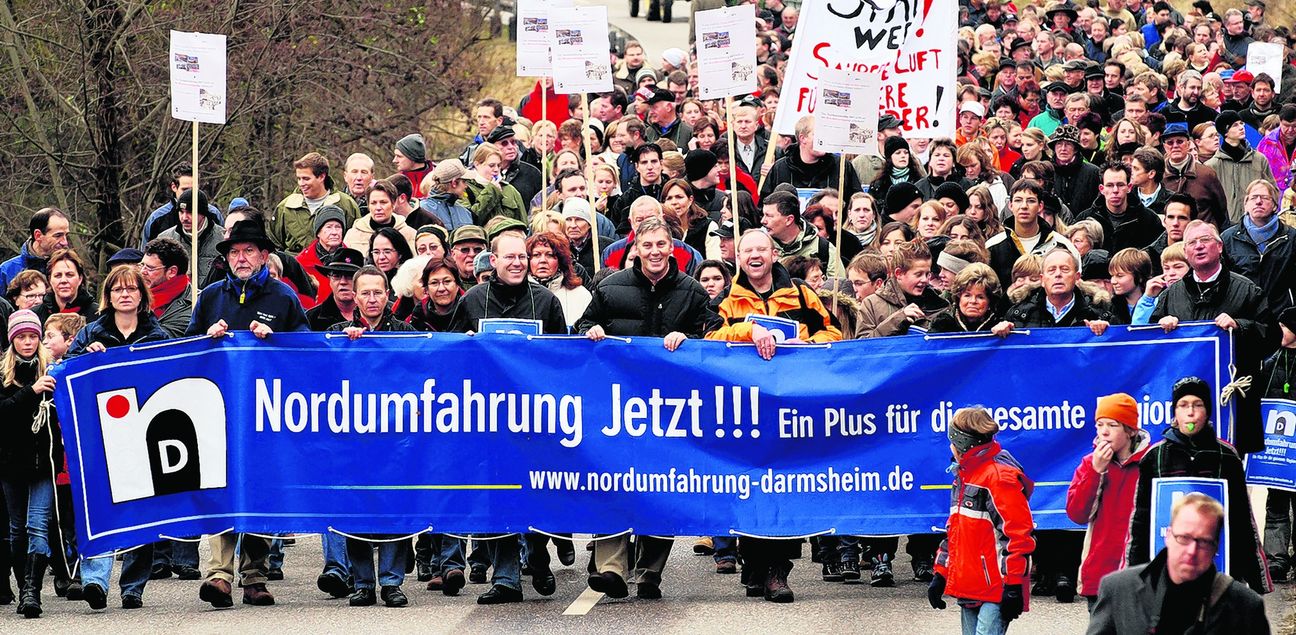 4. Juni 2010: Darmsheimer Grundschulkinder beim Spatenstich. Bild: Stampe/A
