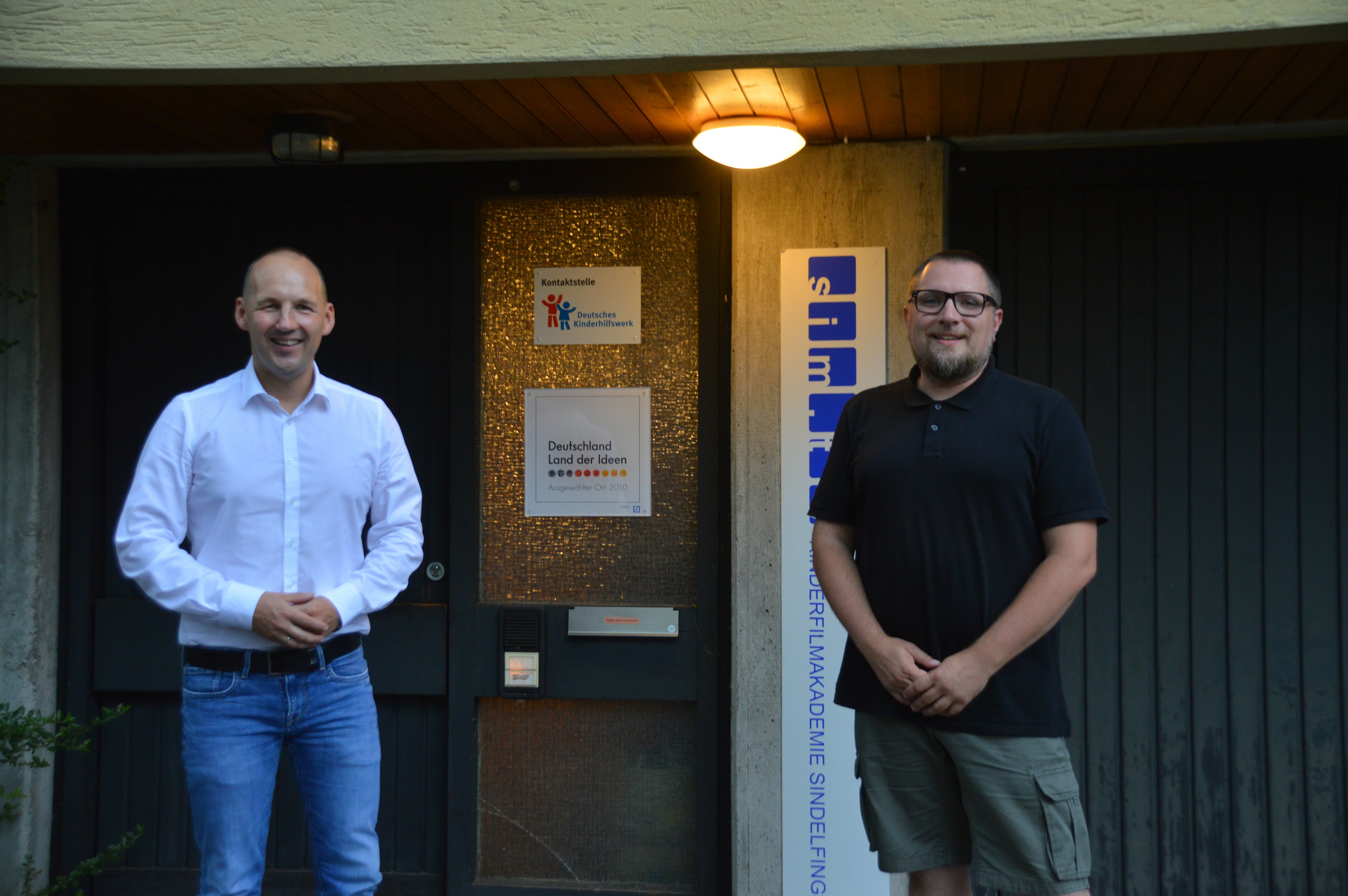 Siegfried Barth (rechts) erzählt seinem Freund Marc Biadacz von den zukünftigen Plänen einer Hochschule in Sindelfingen.