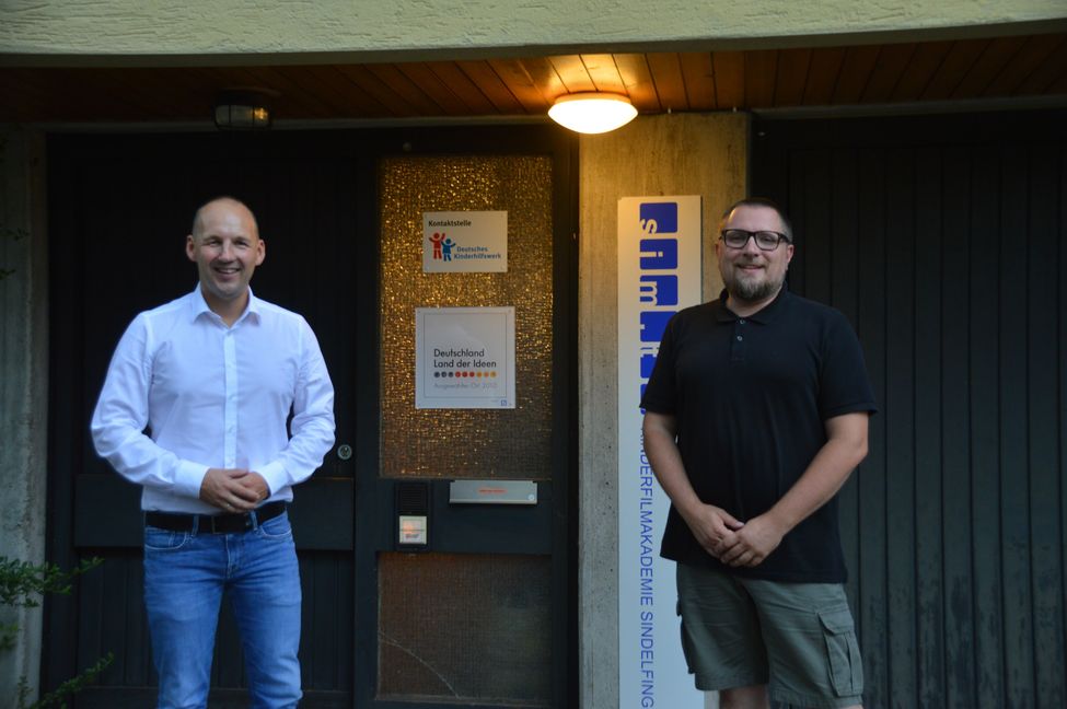Siegfried Barth (rechts) erzählt seinem Freund Marc Biadacz von den zukünftigen Plänen einer Hochschule in Sindelfingen.
